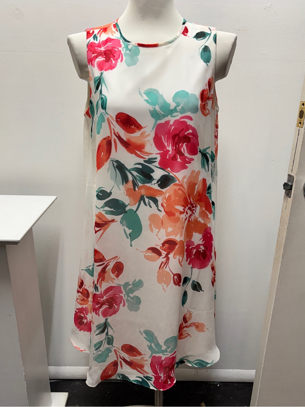 Sleeveless Floral Shift Dress in White with Pink & Orange Blooms-Jessica Howard